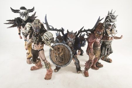 Hier befindet sich ein Bandfoto von GWAR aus dem Jahr 2015.