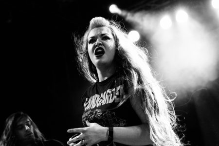 Konzertfoto von The Agonist auf der Female Metal Voices Tour 2017