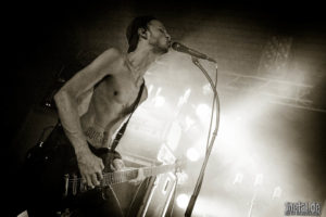 Konzertfotos von Mantar auf der The Modern Art of Setting Ablaze Tour 2018.