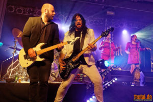 Konzertfotos von The Night Flight Orchestra auf der Sometimes The World Ain't Enough - Europatour 2018