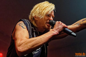 Konzertfotos von H.E.A.T auf Great Unknoder Into the wn Tour 2018