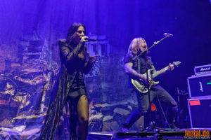 Konzertfoto von Beyond The Black auf der Resist Tour 2018