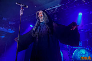 Fotos von Grave Digger auf der Tour Of The Living Dead 2019