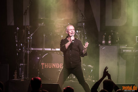 Konzertfoto von Thunder auf der Stand Up Tour 2019