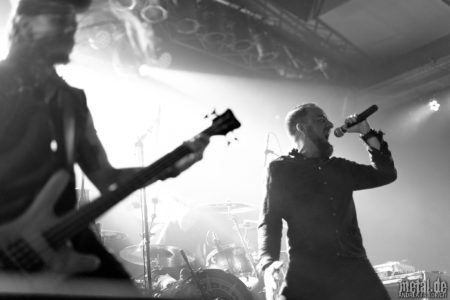 Konzertfoto von Bloodred Hourglass auf dem Out Of Line Weekender 2019