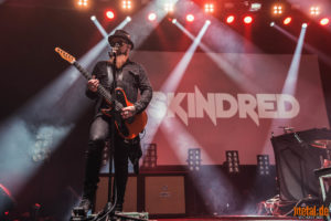 Konzertfoto von Skindred auf der Evolution Tour 2019
