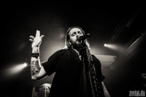 Fotos von Orphaned Land auf der We Do Not Resist Tour 2019 in Ludwigsburg.