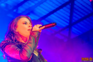 Konzertfoto von Beyond The Black auf Heart Of The Hurricane European Tour 2019 in Stuttgart