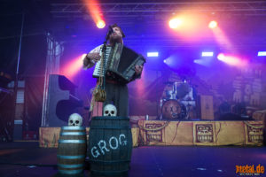 Konzertfoto von Mr. Hurley & Die Pulveraffen - Schlosshof Festival 2021