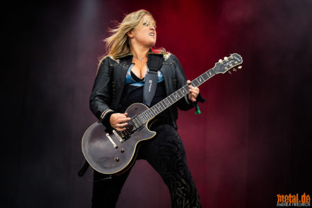 Konzertfoto von Thundermother - Rockharz Open Air 2022