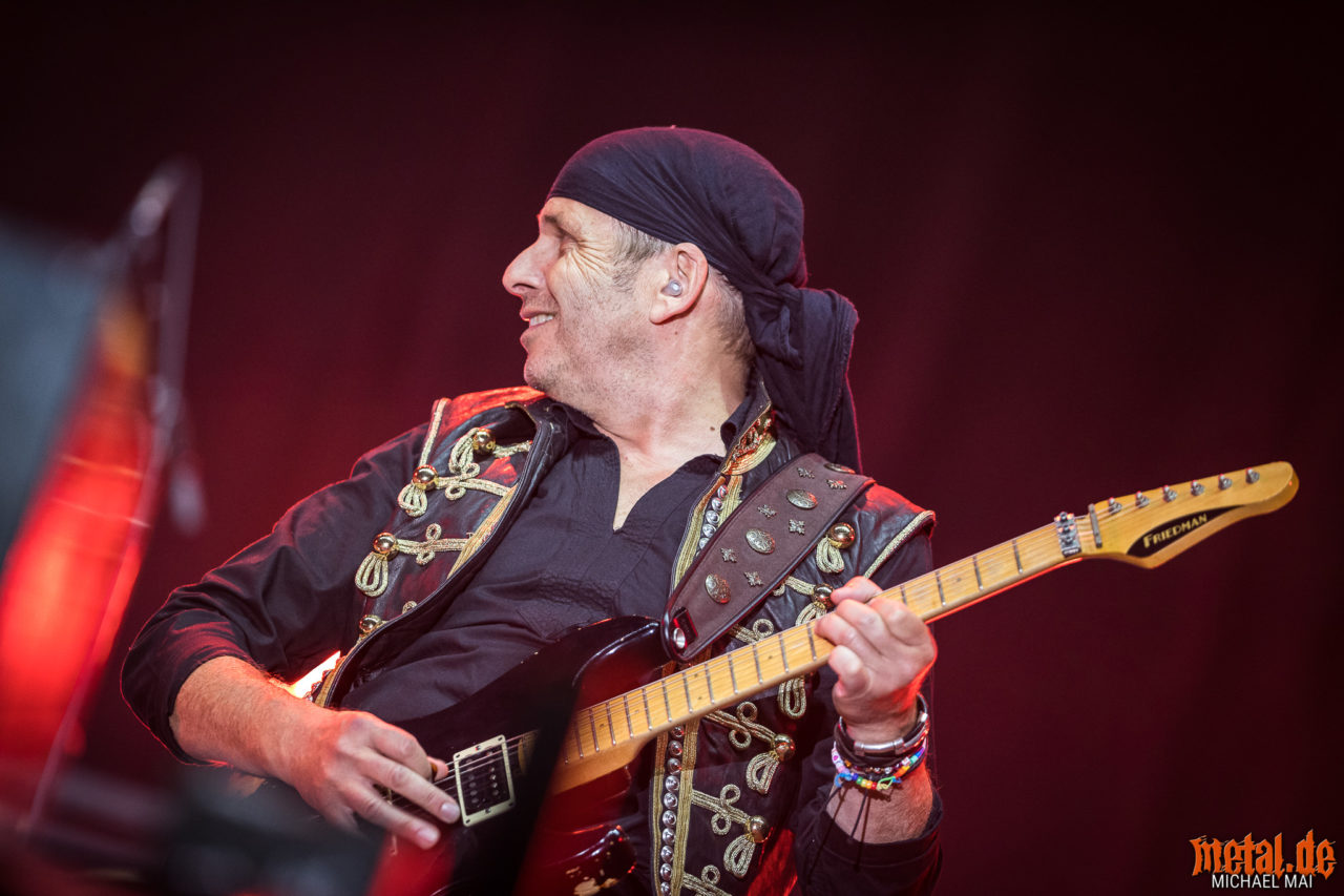 Running Wild Cover der BandBiografie enthüllt • metal.de