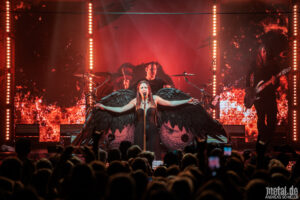 Konzertfoto von Beyond The Black - Dancing In The Dark Tour 2024