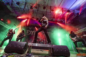 Kontertfoto von Dynazty - Metalacker 2025