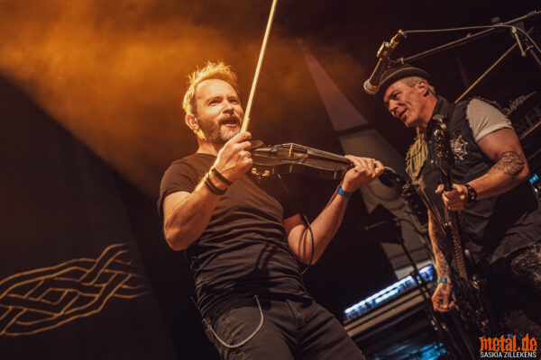 Konzertfoto von Rauhbein, Geiger Justin Ciuché