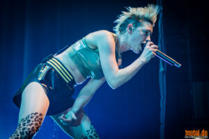 Konzertfoto von Deine Cousine - Wir Bleiben Wach Tour 2025