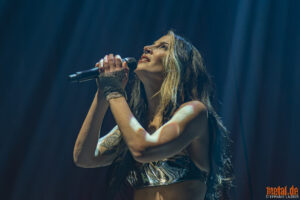 Kontertfoto von Charlotte Wessles - Arcane Dimmensions Tour 2026 in Ludwigsburg