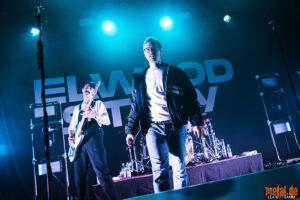 Konzertfoto von Elwood Stray - Descending Into Fracture Co-Headline Tour 2026