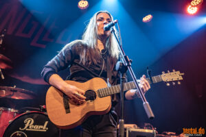 Konzertfoto von Mia Karlsson - Slithering Through Europe Tour