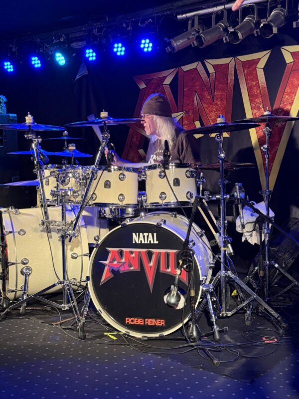 Anvil im Logo in Hamburg am 02.10.26
